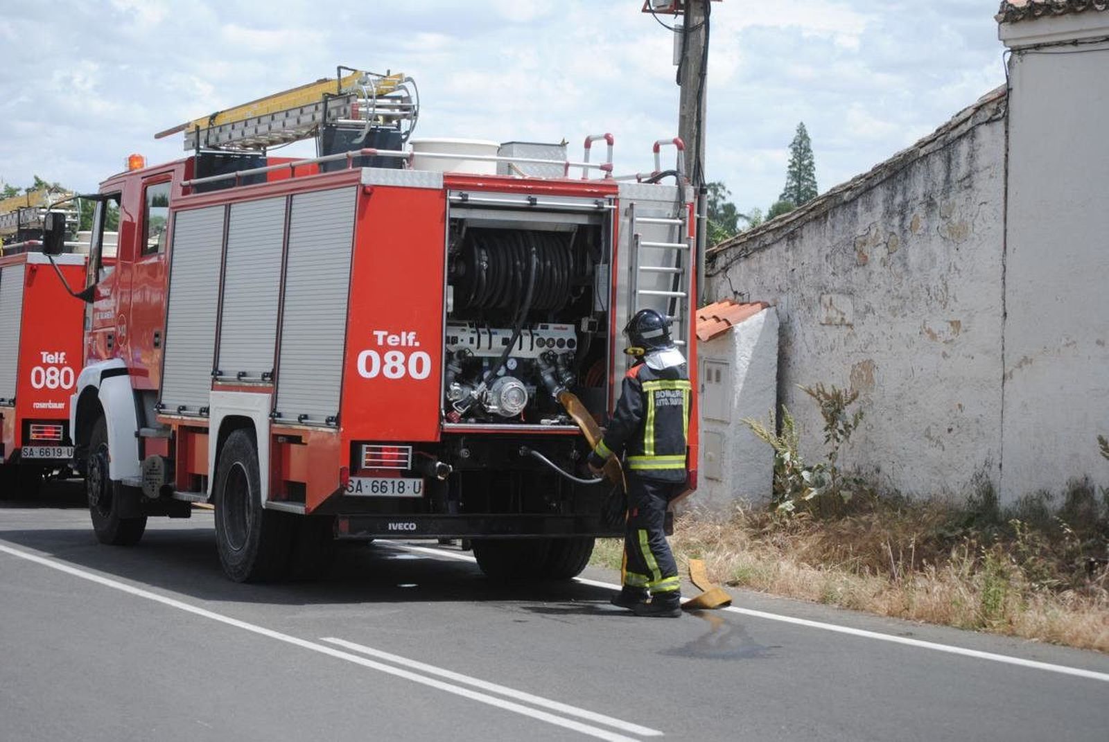 Incendio de un tractor en la carretera de Aldealengua
