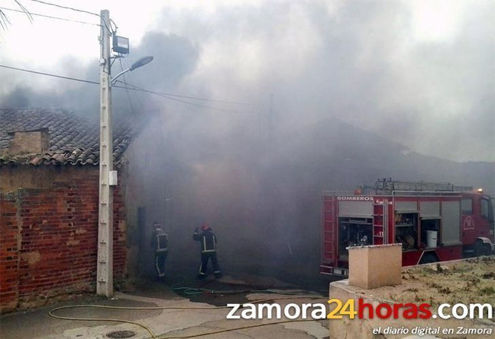 Un incendio pone en alerta a los vecinos de Villar de Fallaves