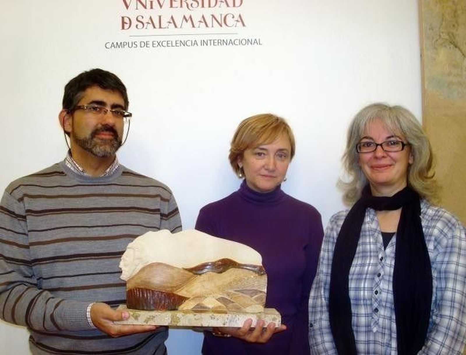 La Casa-Museo Unamuno recibe una pieza de cerámica de Ana Jiménez