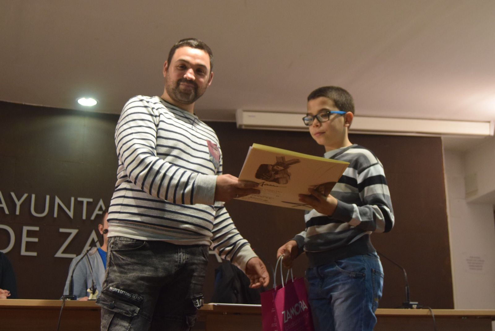 entrega-de-premios-del-concurso-de-dibujo-de-luz-penitente-11