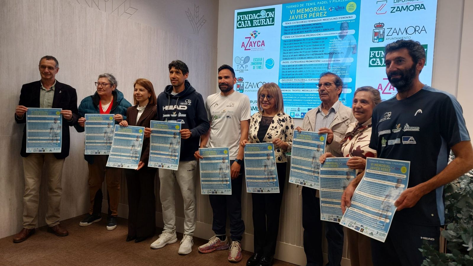 Zamora, pala y raqueta en mano, se prepara para rendir homenaje un año más a la figura de Javier Pérez