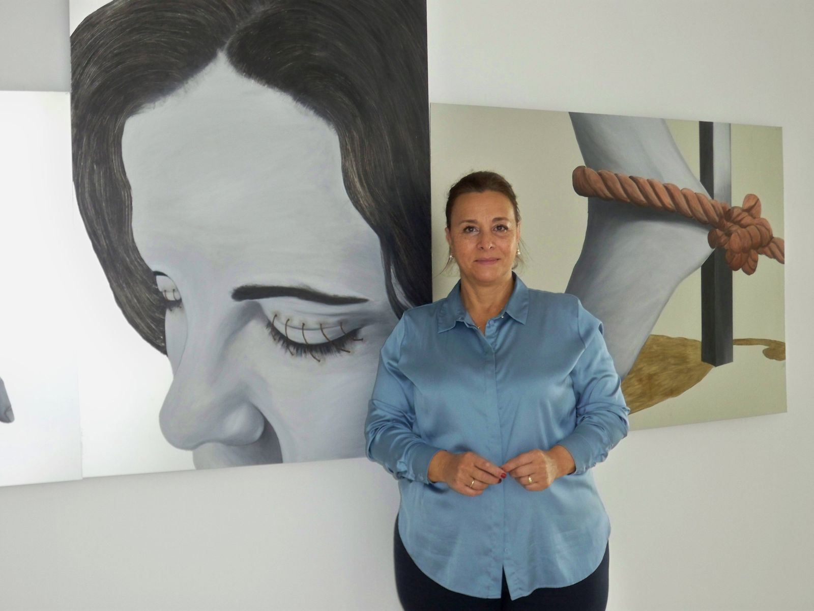 La edil María Cruz Gacho presentando las actividades del 25 de noviembre