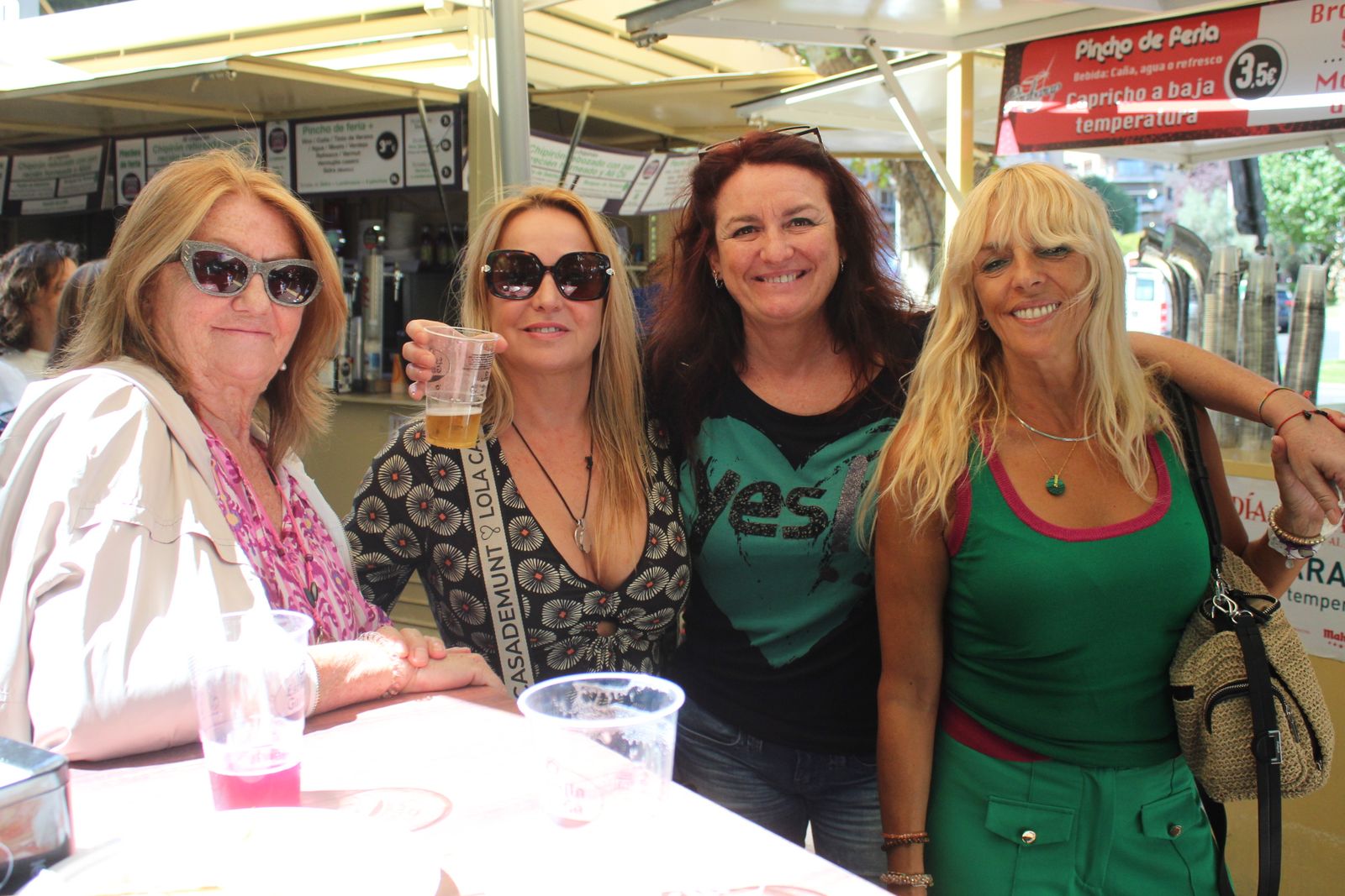 Ambiente en la Feria de Día en el mediodía de este jueves