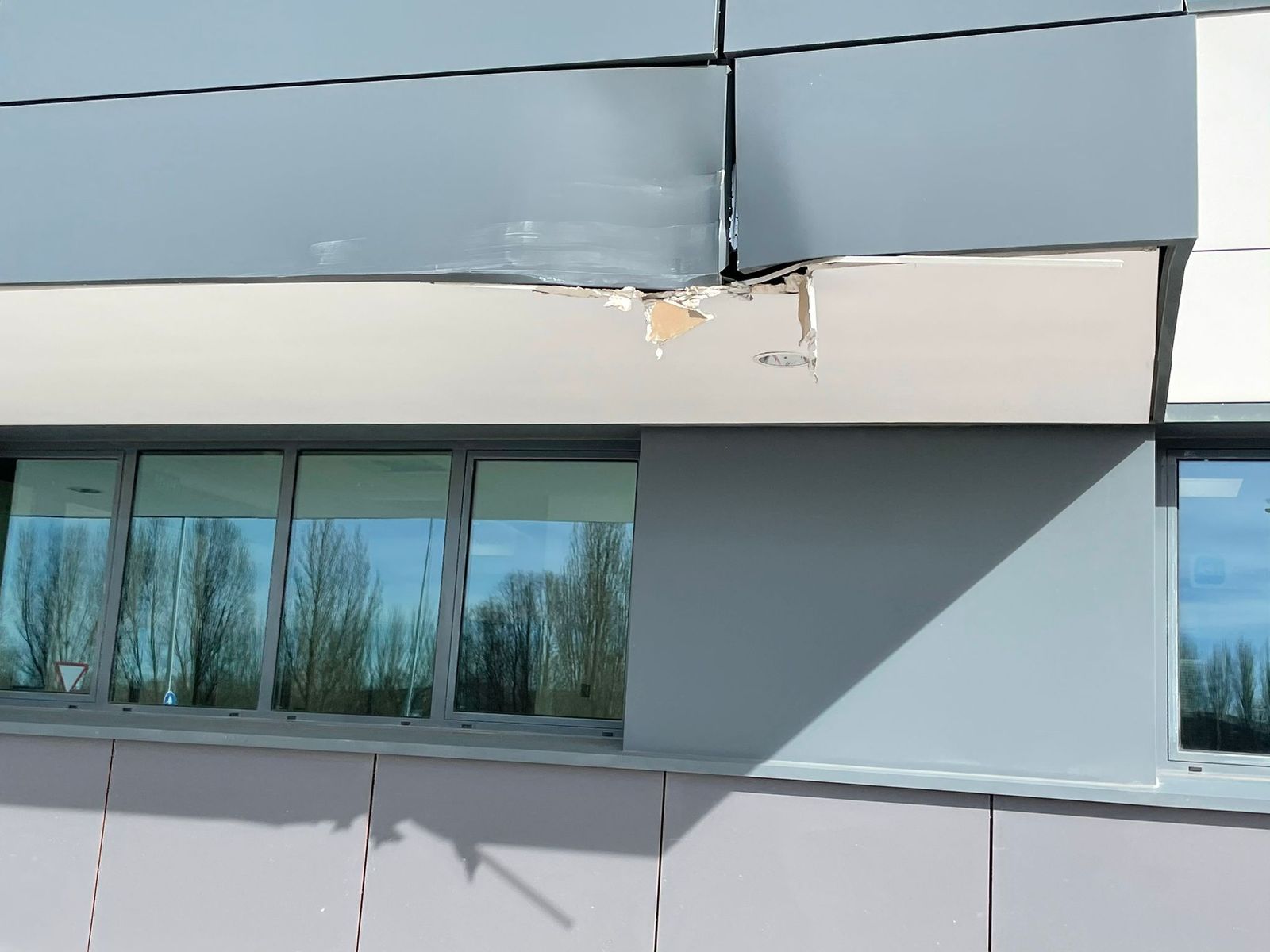 Golpe en la fachada del nuevo Hospital de Salamanca