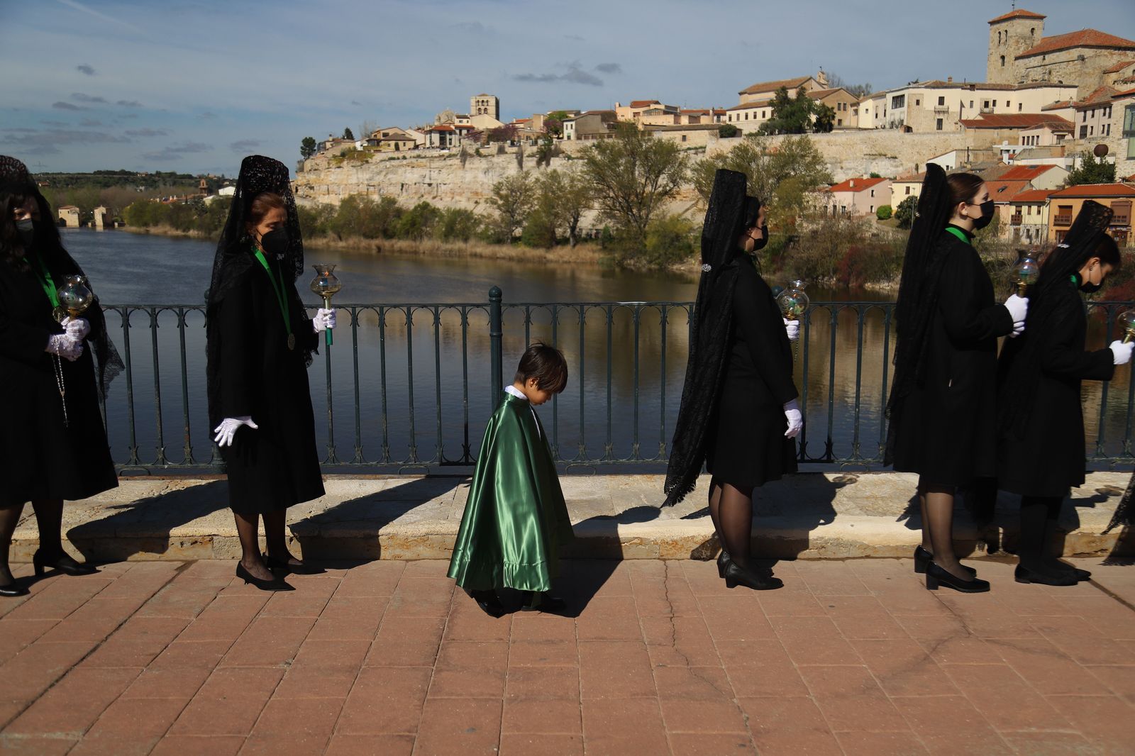 procesion-de-la-virgen-de-la-esperanza-2022-foto-maria-lorenzo-15