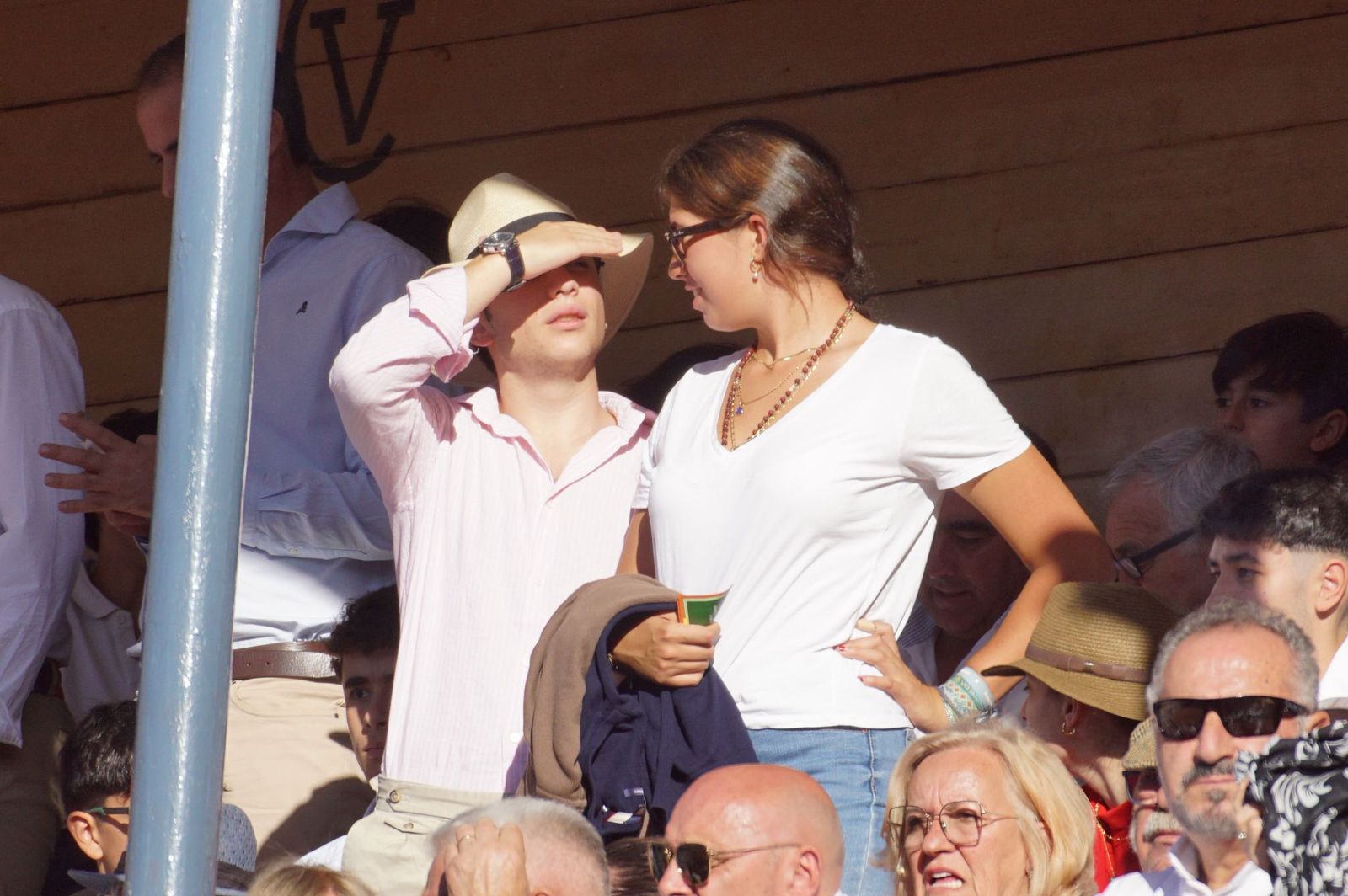 Así ha vivido la afición salmantina el adiós a la feria desde los tendidos: imágenes del ambiente en la corrida concurso