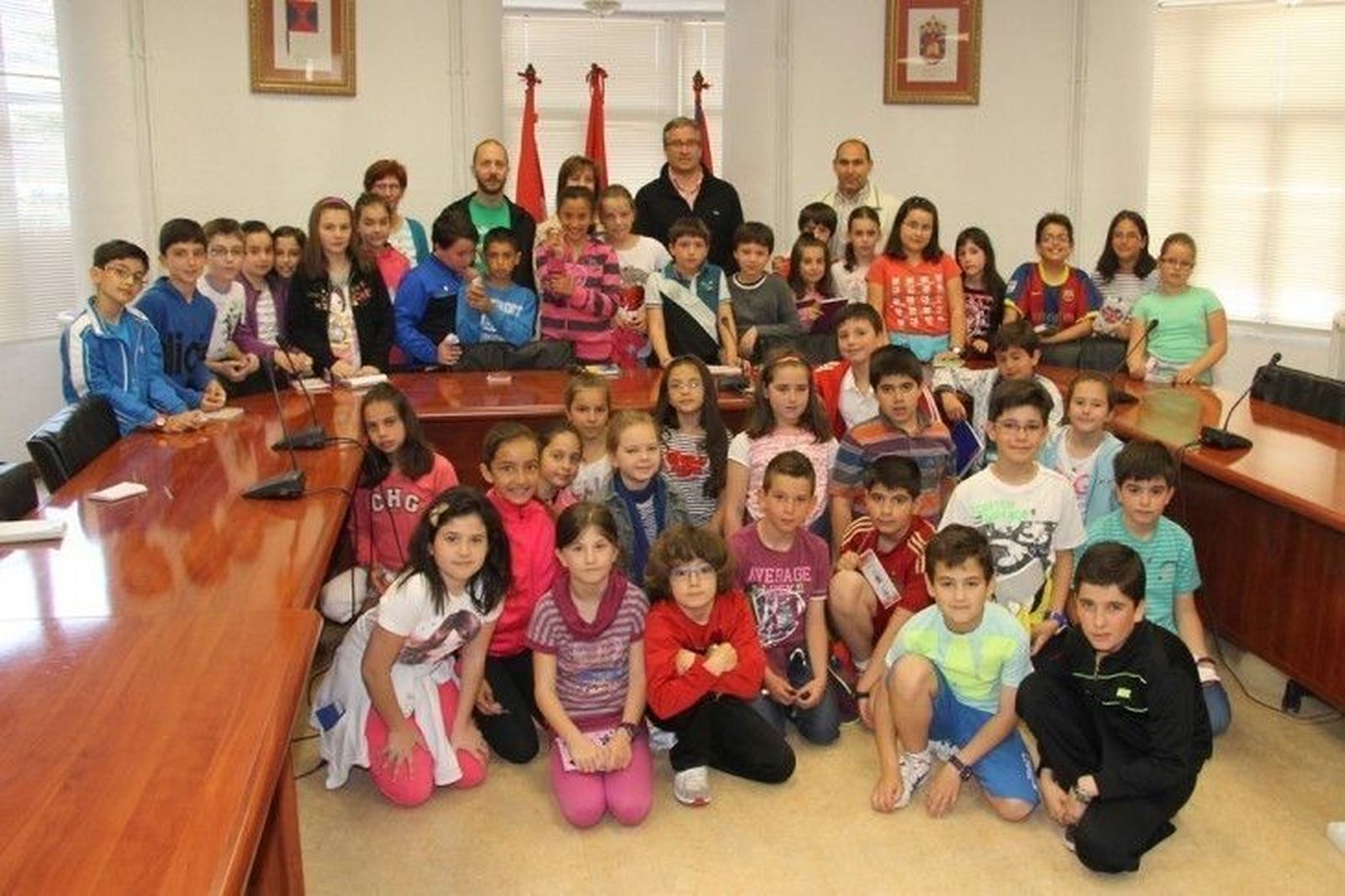 Alumnos del Filiberto Villalobos visitan el Ayuntamiento