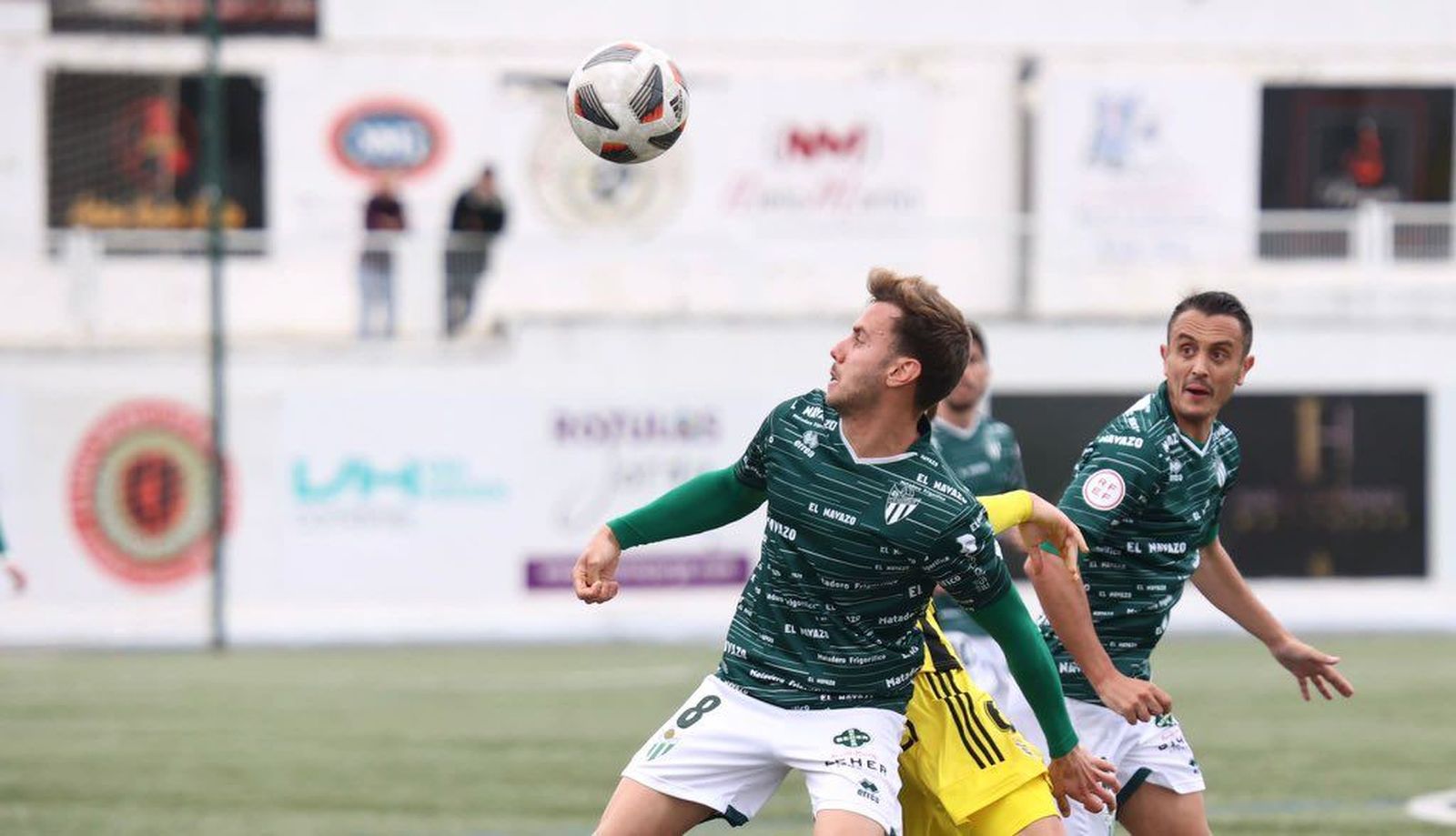 Carmona, ante el Oviedo Vetusta FOTO CD GUIJUELO