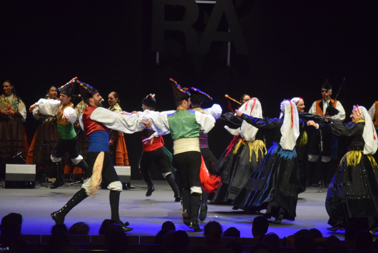 gala-de-clausura-del-festival-internacional-de-folklore-de-zamora-41