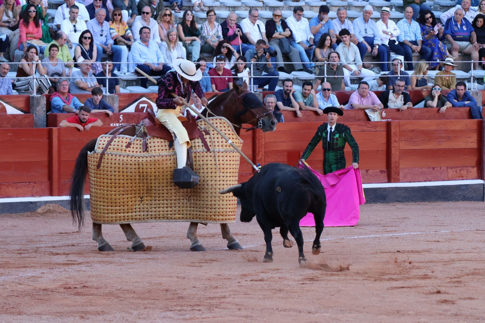 La Glorieta revive el aroma de la feria taurina con el primer festejo: Lea Vicens, Raquel Martín y Olga Casado