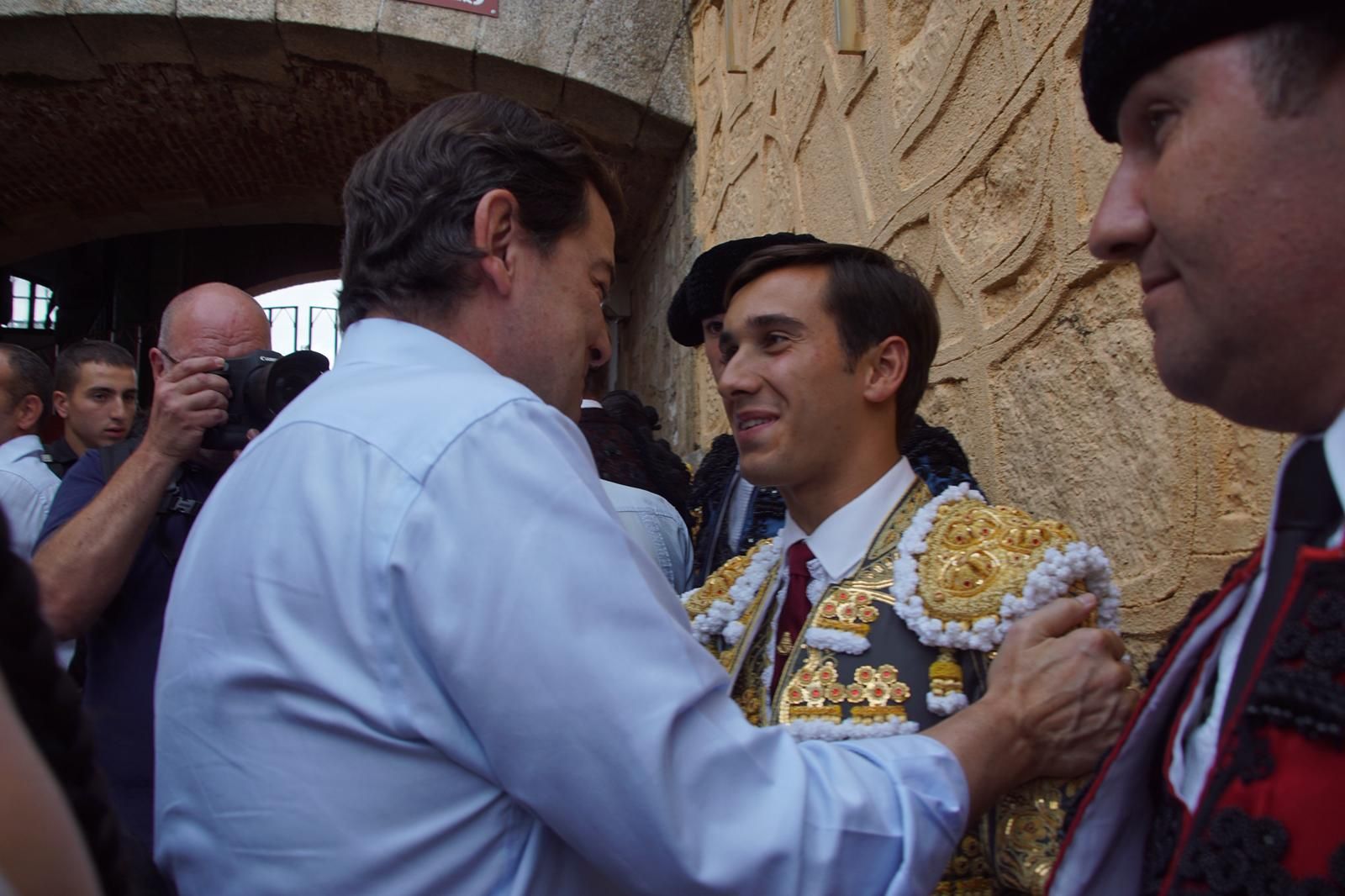 Gran ambiente en La Glorieta para la tarde de toros de Morante de la Puebla, Ismael Martín y Marco Pérez