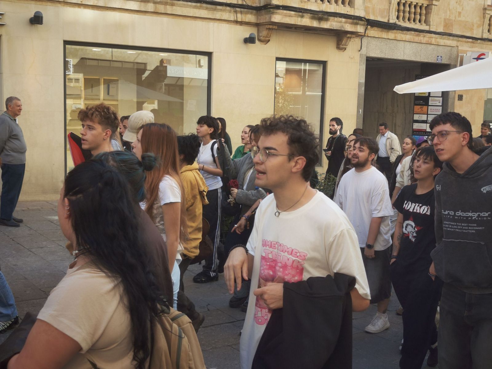 Los estudiantes de Salamanca recorren Salamanca alzando la voz por Palestina