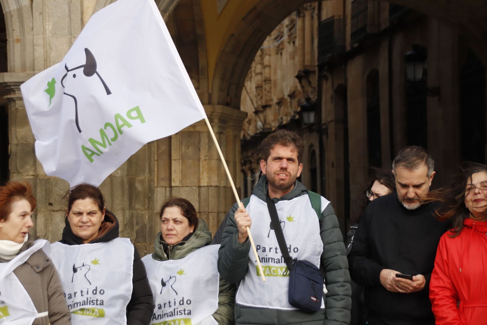 PACMA se manifiesta contra la exclusión de los perros de caza en la ley de bienestar