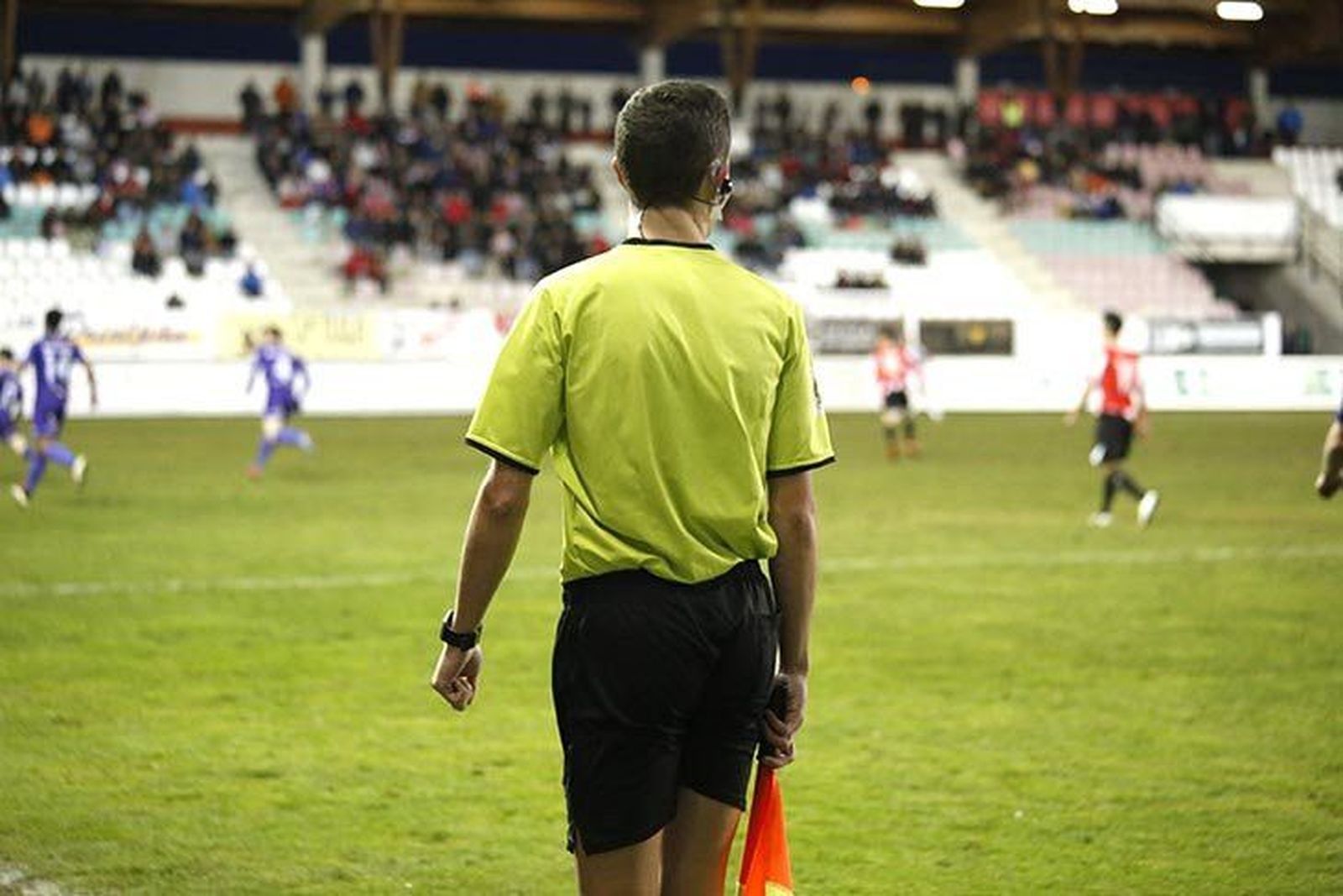 Árbitro en un partido en el Ruta de la Plata. Archivo.