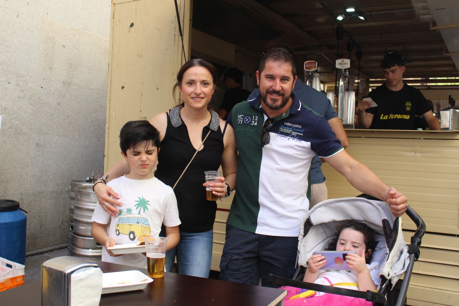 Ambiente en la Feria de Día en el mediodía de este martes