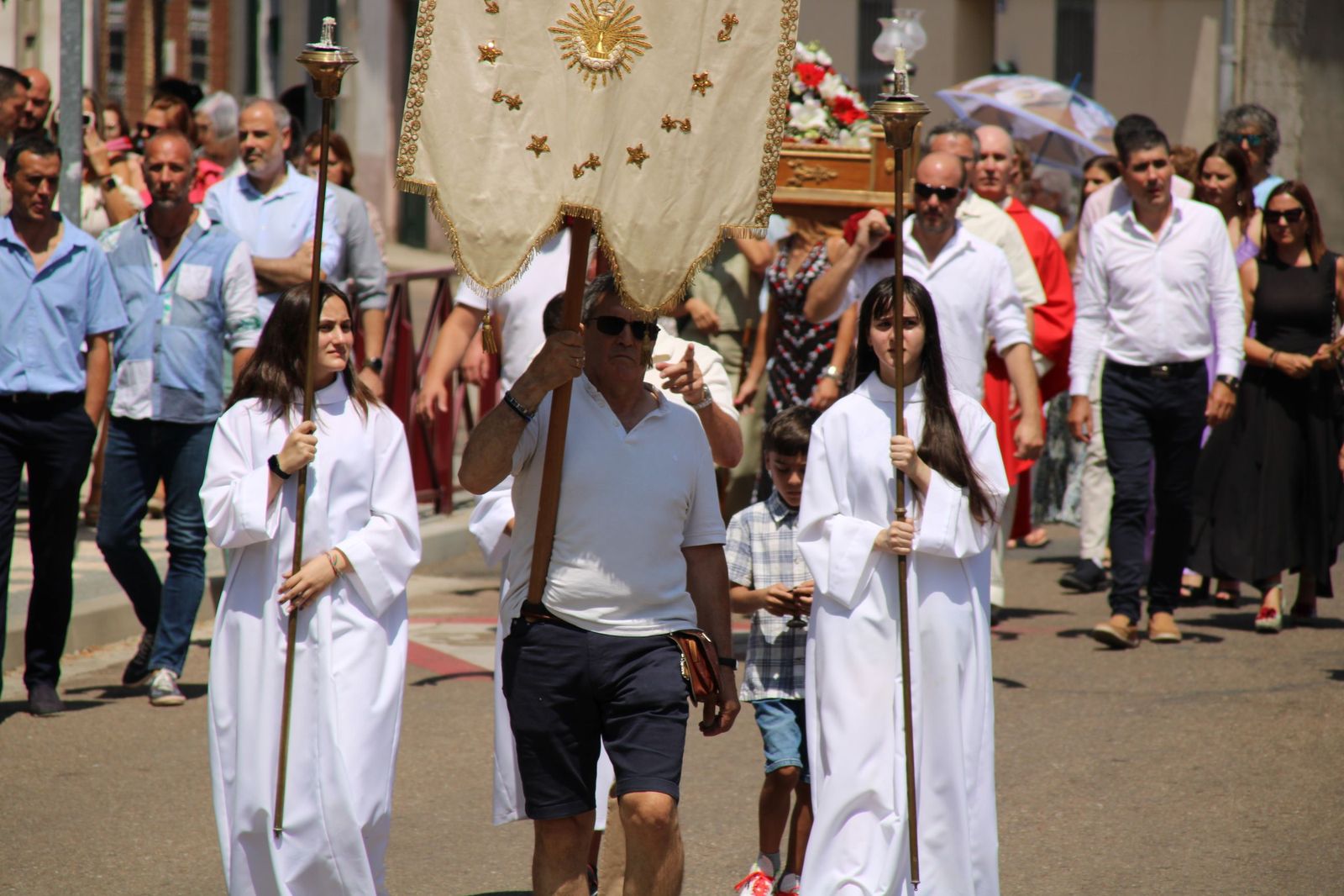 Procesión en honor al Cristo de las Batallas en Castellanos de Moriscos