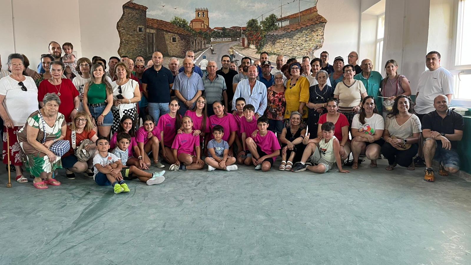 Guadramiro da comienzo a sus fiestas con la inauguración de un mural artístico en el Multiusos Guadramiro da comienzo a sus fiestas con la inauguración de un mural artístico en el Multiusos