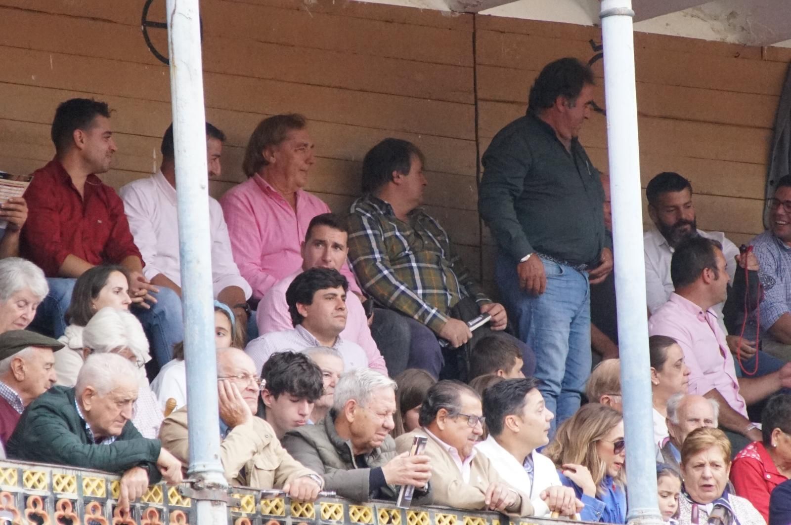 ambiente-en-el-patio-de-cuadrillas-de-la-glorieta-para-ver-a-sergio-galan-diego-ventura-y-guillermo-hermoso-de-mendoza-21-de-septiembre-de-2024-fotos-juanes-54