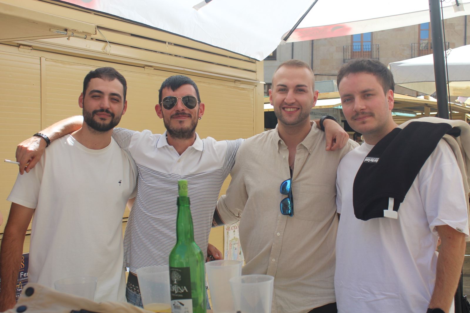 Ambiente en la Feria de Día en el mediodía de este sábado