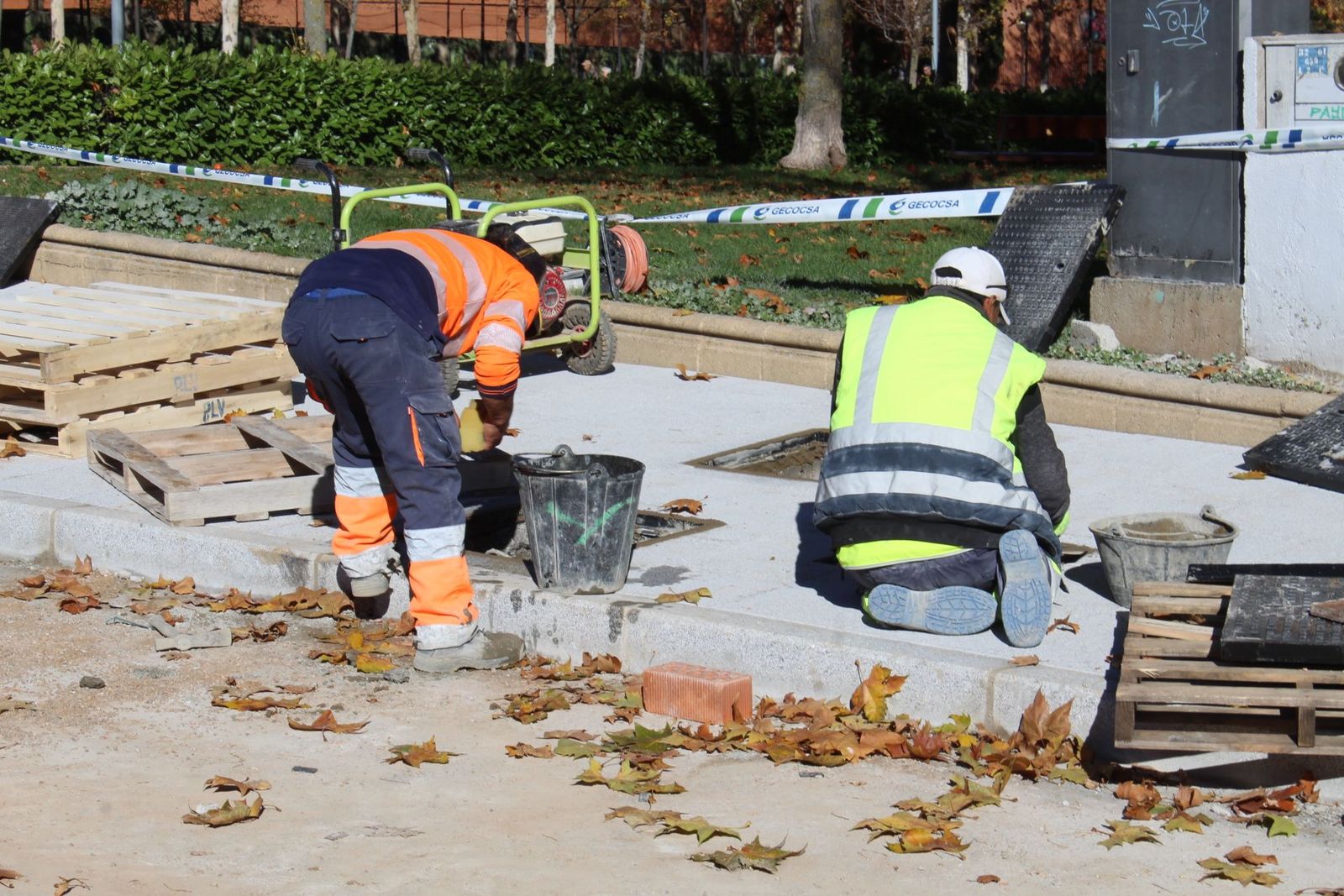 Gente trabajando en las carreteras