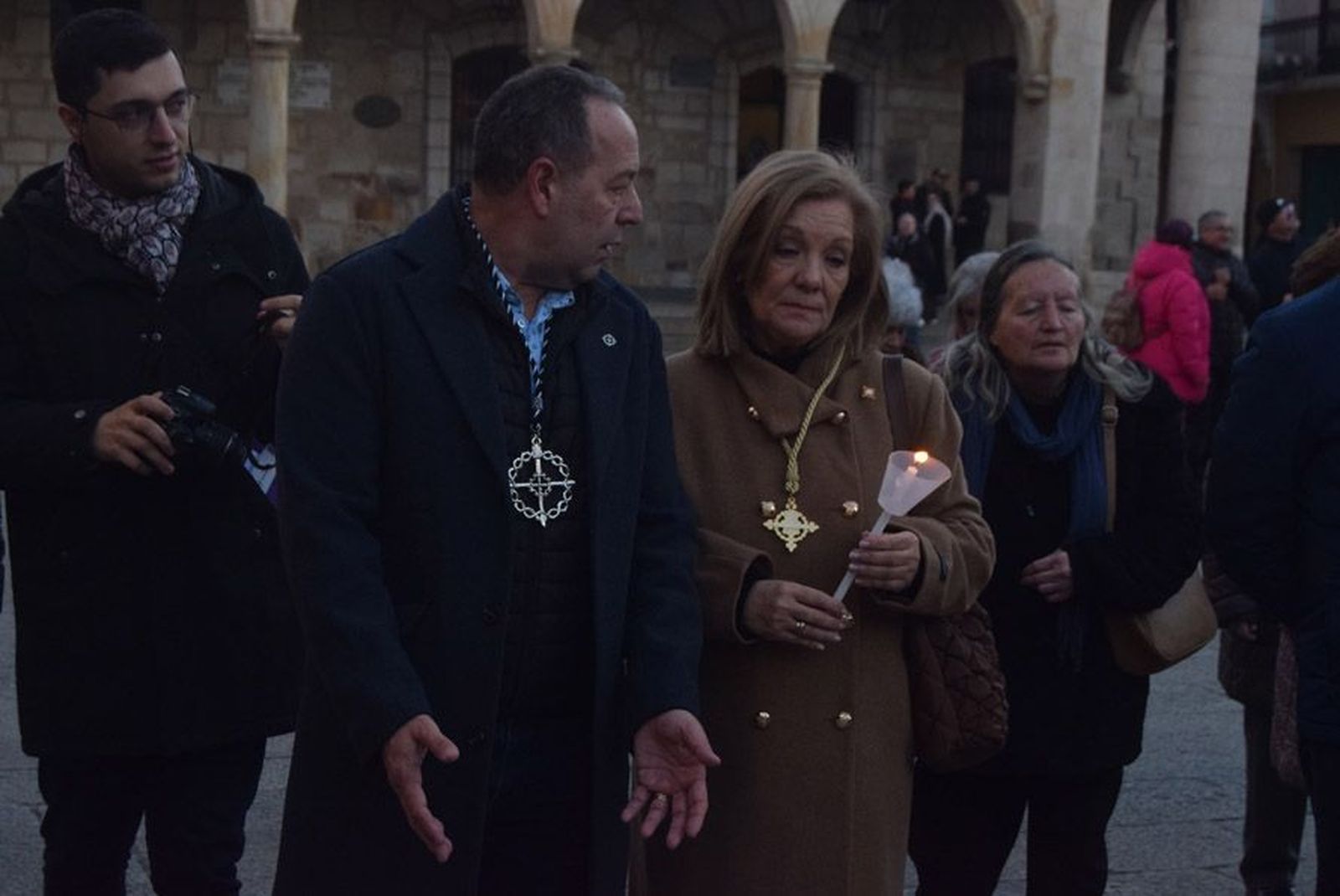 las-candelas-vuelven-a-unir-la-iglesia-de-san-juan-con-la-de-san-vicente-106