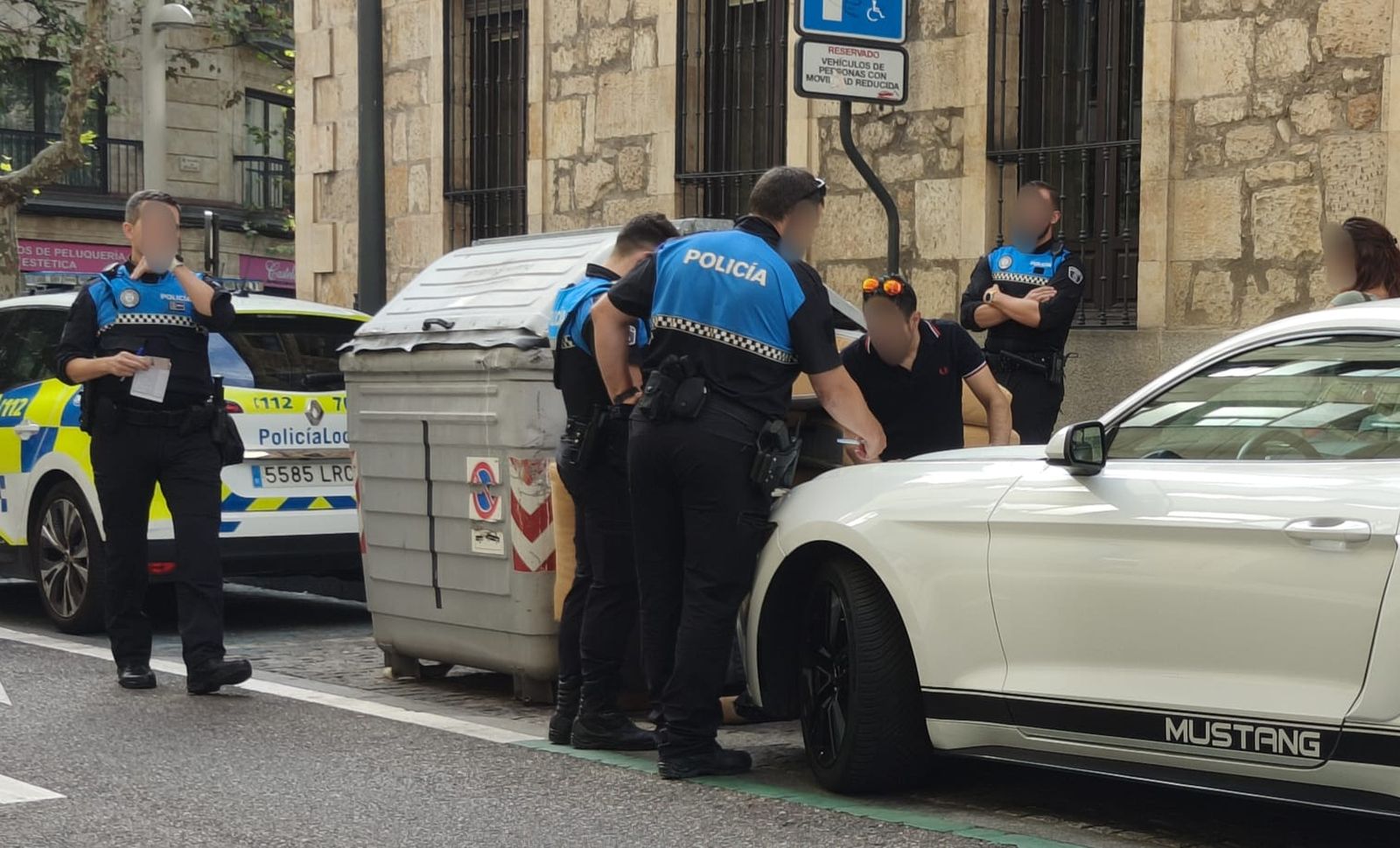 Conductor drogado sorprendido haciendo trompos en pleno centro de Salamanca