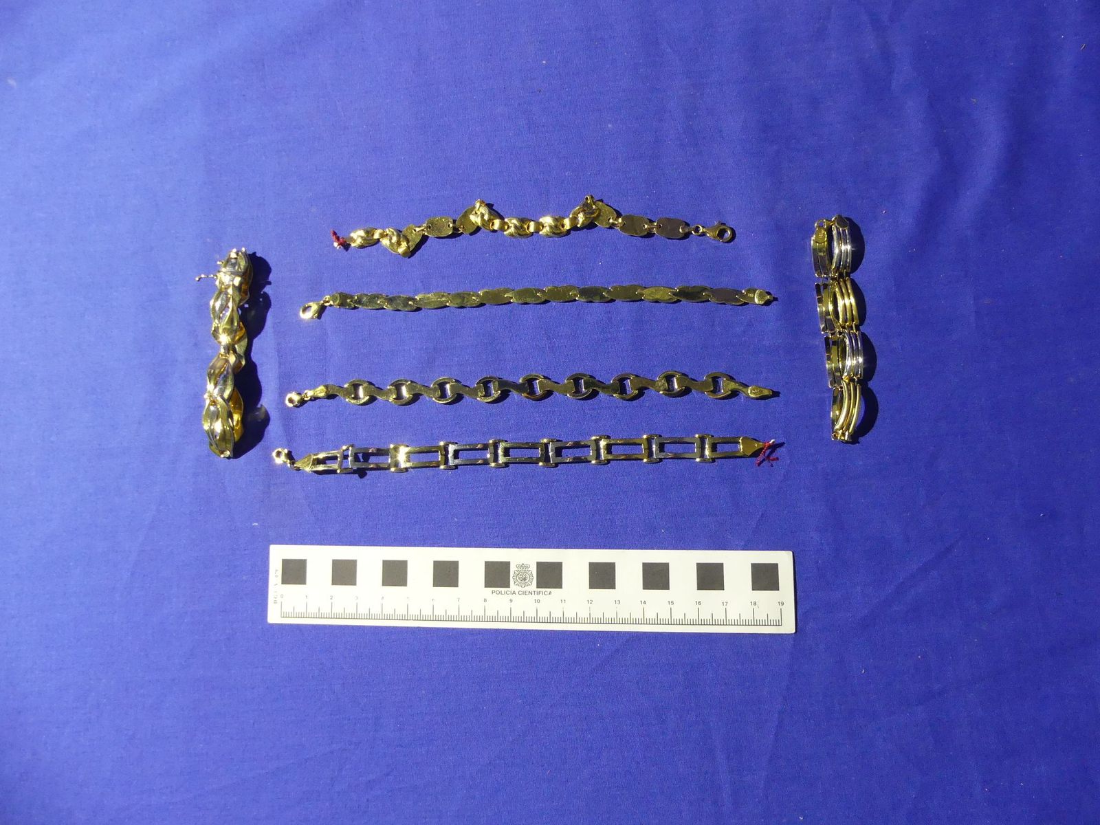 Detenido por un hurto en una joyería de la Plaza España y vender las piezas en un compra venta