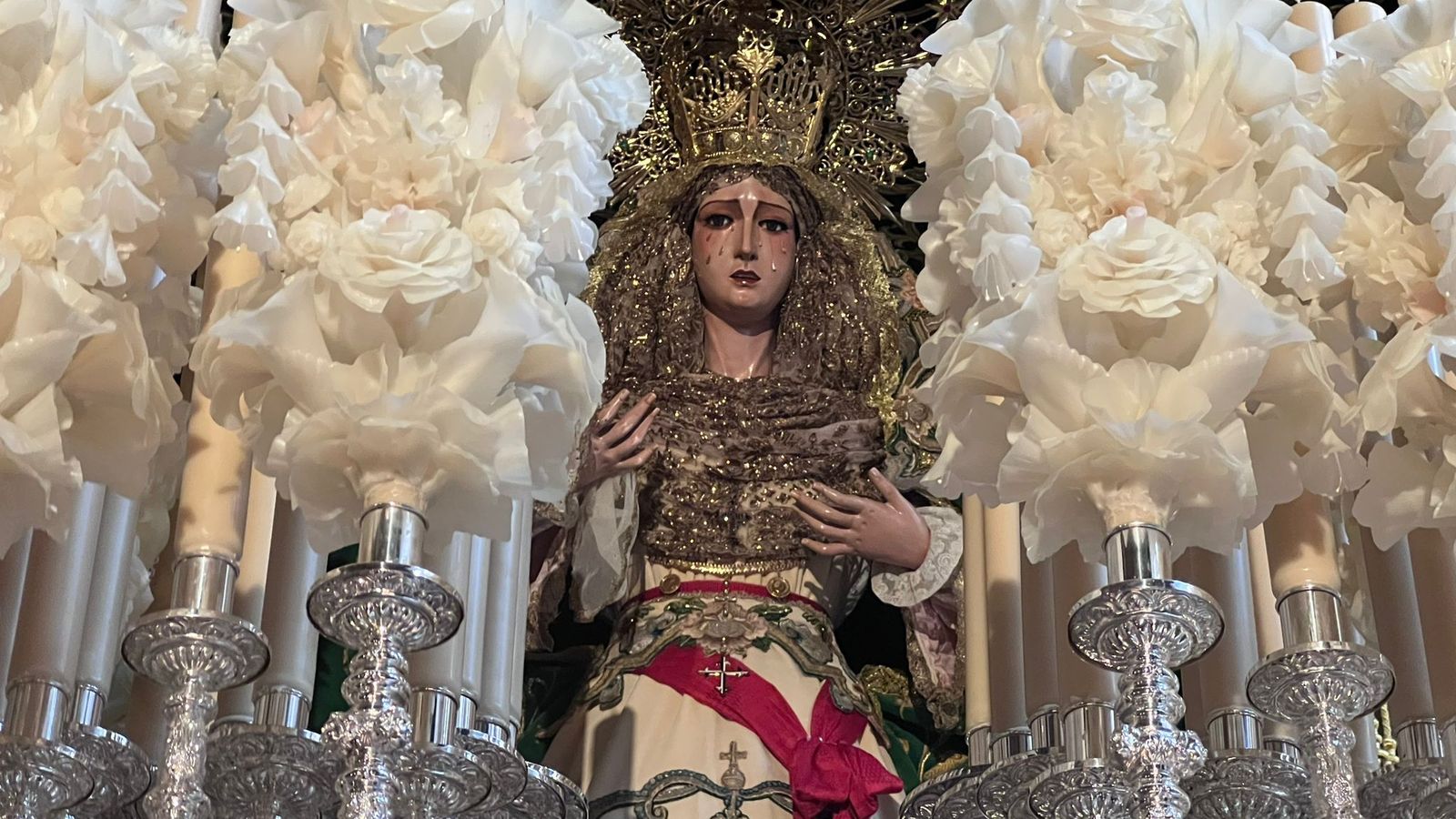 Montaje del paso de la virgen de la Esperanza