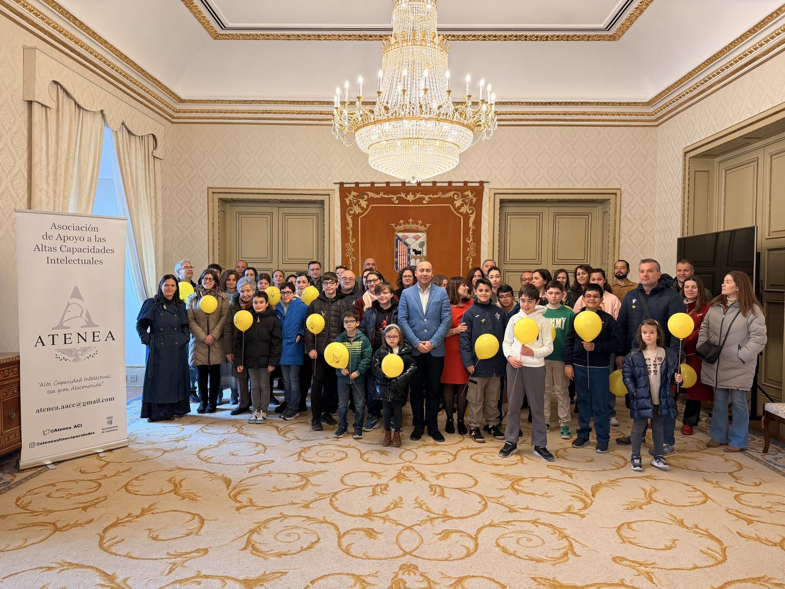 El concejal de Educación, Luis Sánchez, recibe a la Asociación Salmantina de Apoyo a las Altas Capacidades Intelectuales, Atenea, con motivo del Día Internacional de las Altas Capacidades Intelectuales