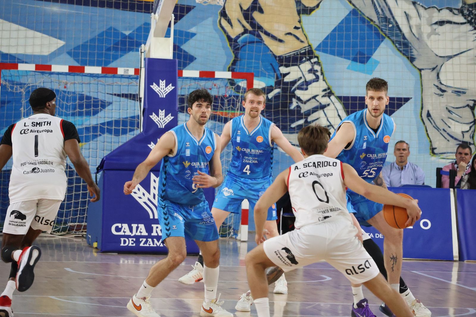 Instante del encuentro entre el CB Zamora y el Mallorca Basket