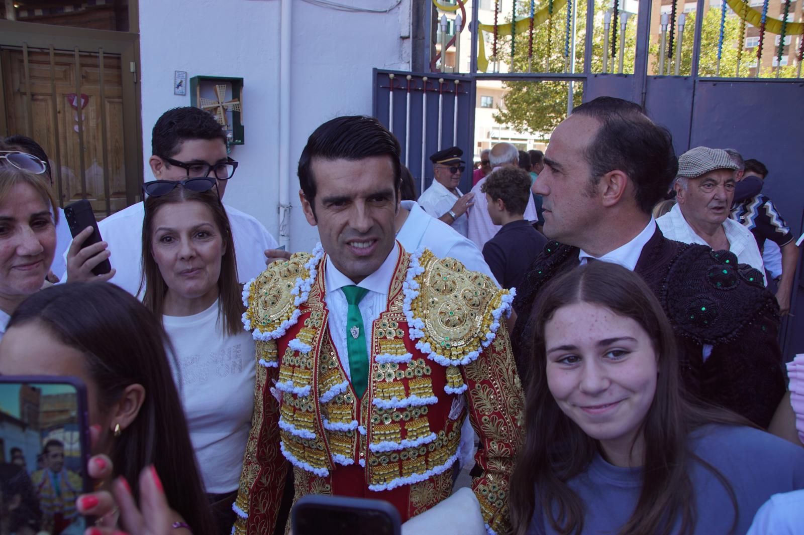 Así ha vivido la afición de La Glorieta el primer cartel de figuras de la feria: imágenes del ambiente en los tendidos y en el patio de cuadrillas