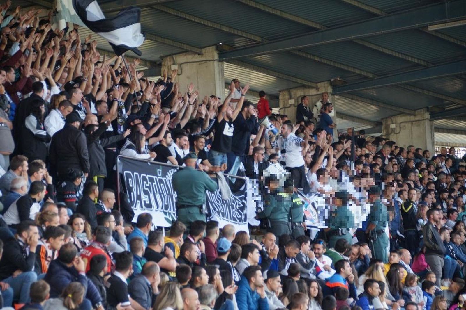 Guardia Civil Fondo Sur estadio Helmántico (1)