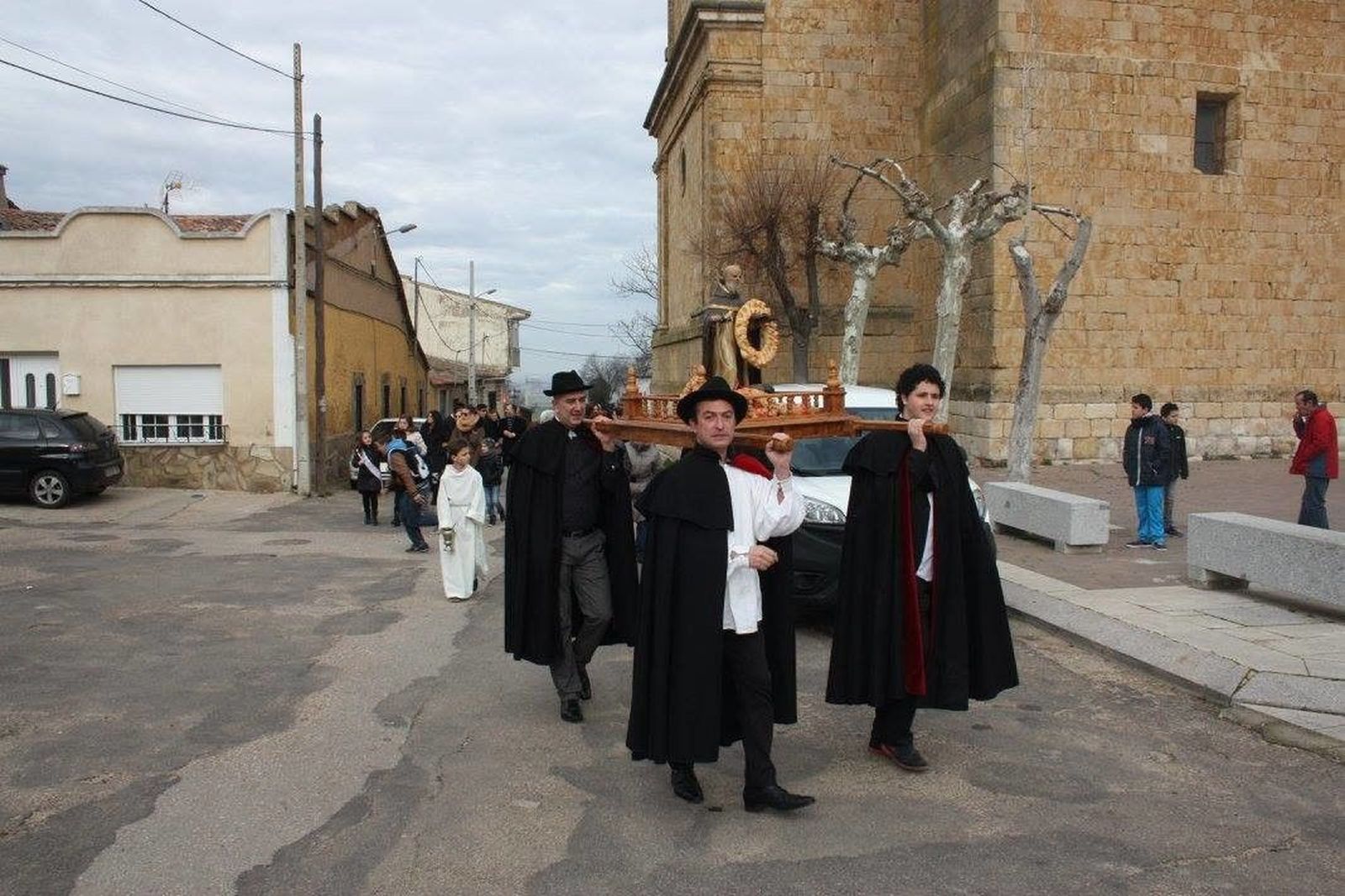 Arcenillas estrena Banda de Cornetas y Tambores por San Antón
