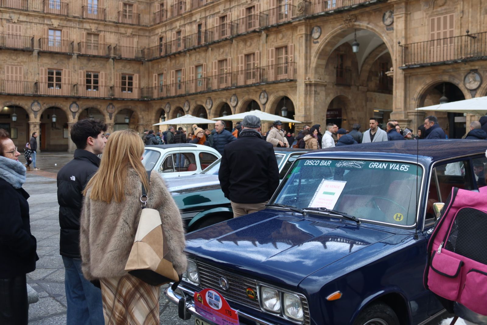 Exposición vehículos Día del Guardia Urbano en la Plaza Mayor de Salamanca