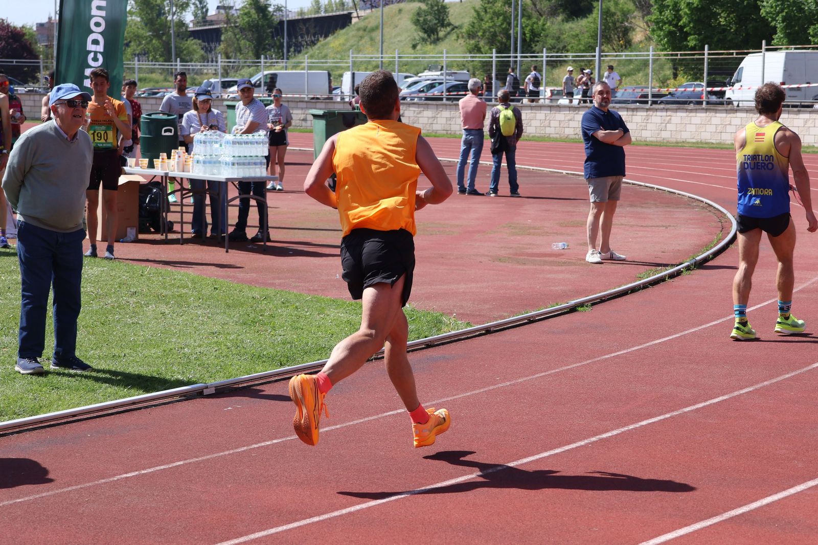 GALERÍA | Revive en imágenes la llegada a meta de los atletas en la Media Maratón de Zamora