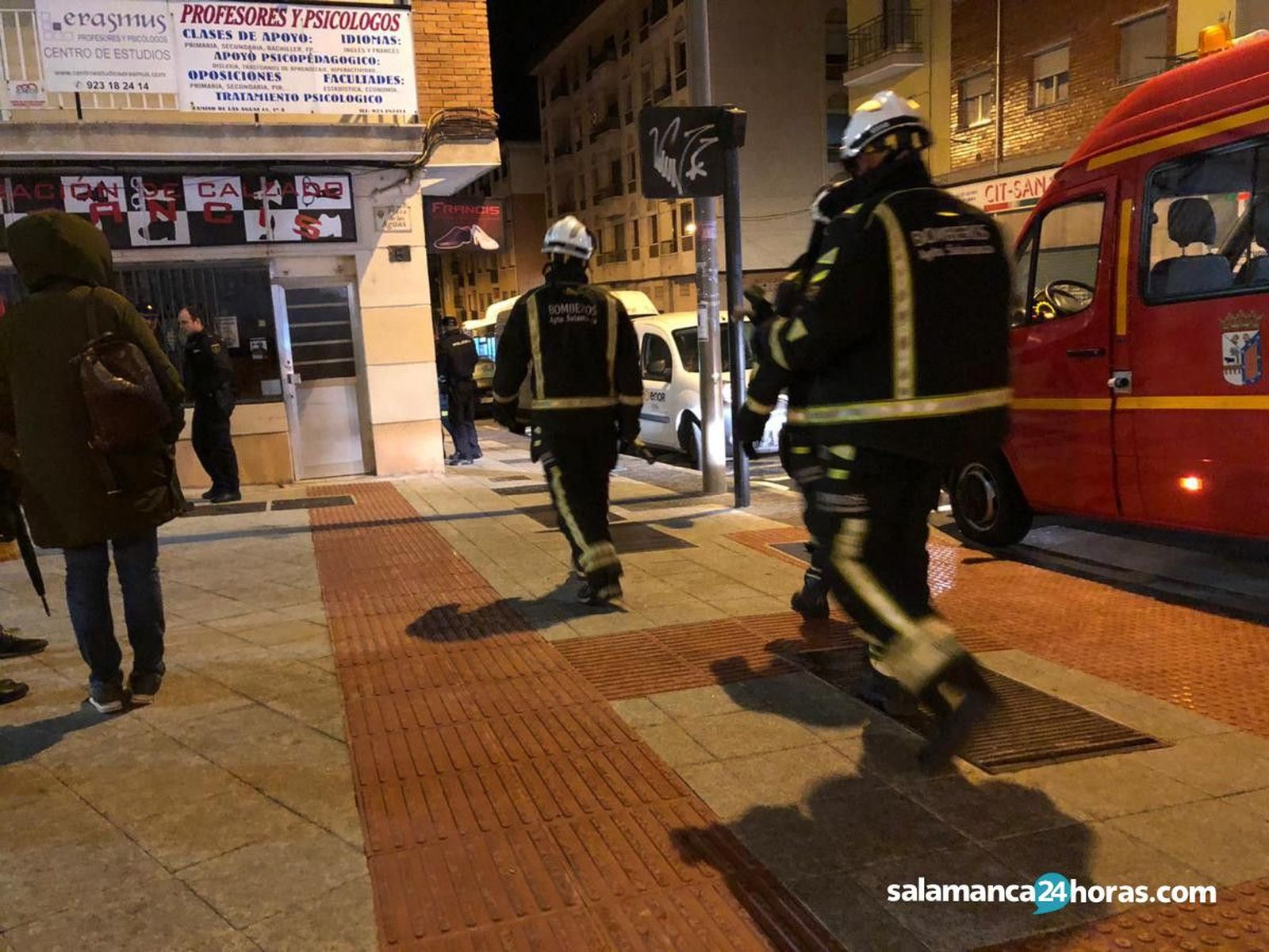 Bomberos y policia camino aguas (3)