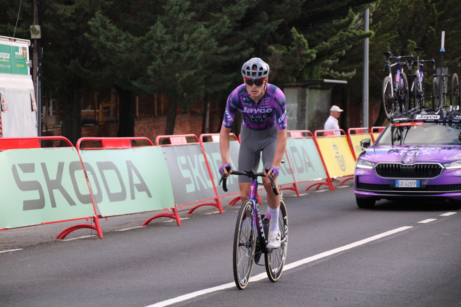 La Vuelta llega a Guijuelo y Philipsen se lleva el esprint