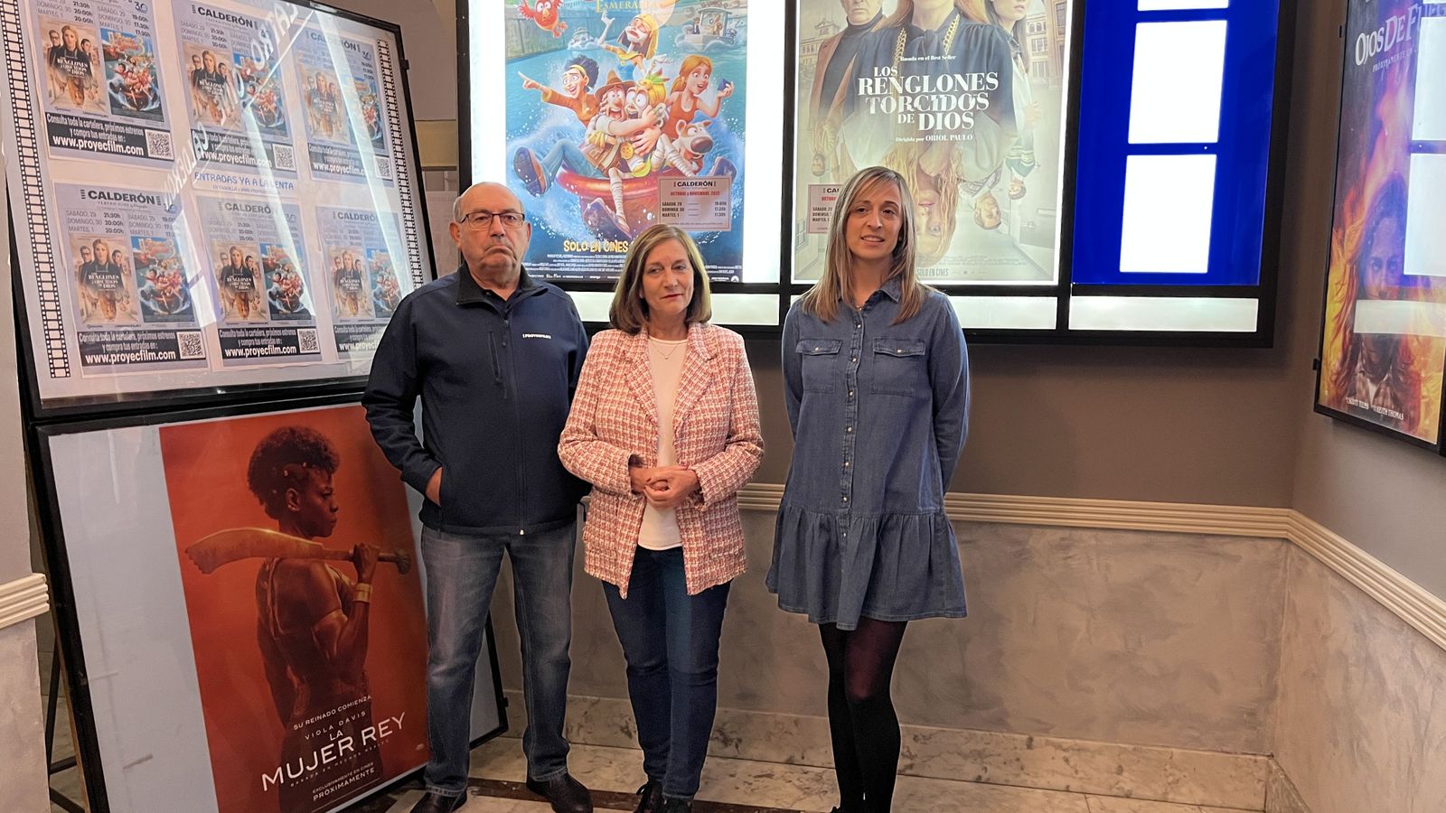 La alcaldesa de Peñaranda y la concejala de Cultura junto a Joaquín Fuentes