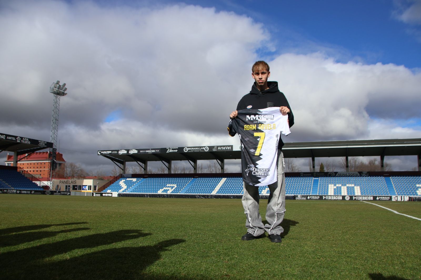 Presentación de Adam Arvelo como nuevo jugador de Unionistas de Salamanca