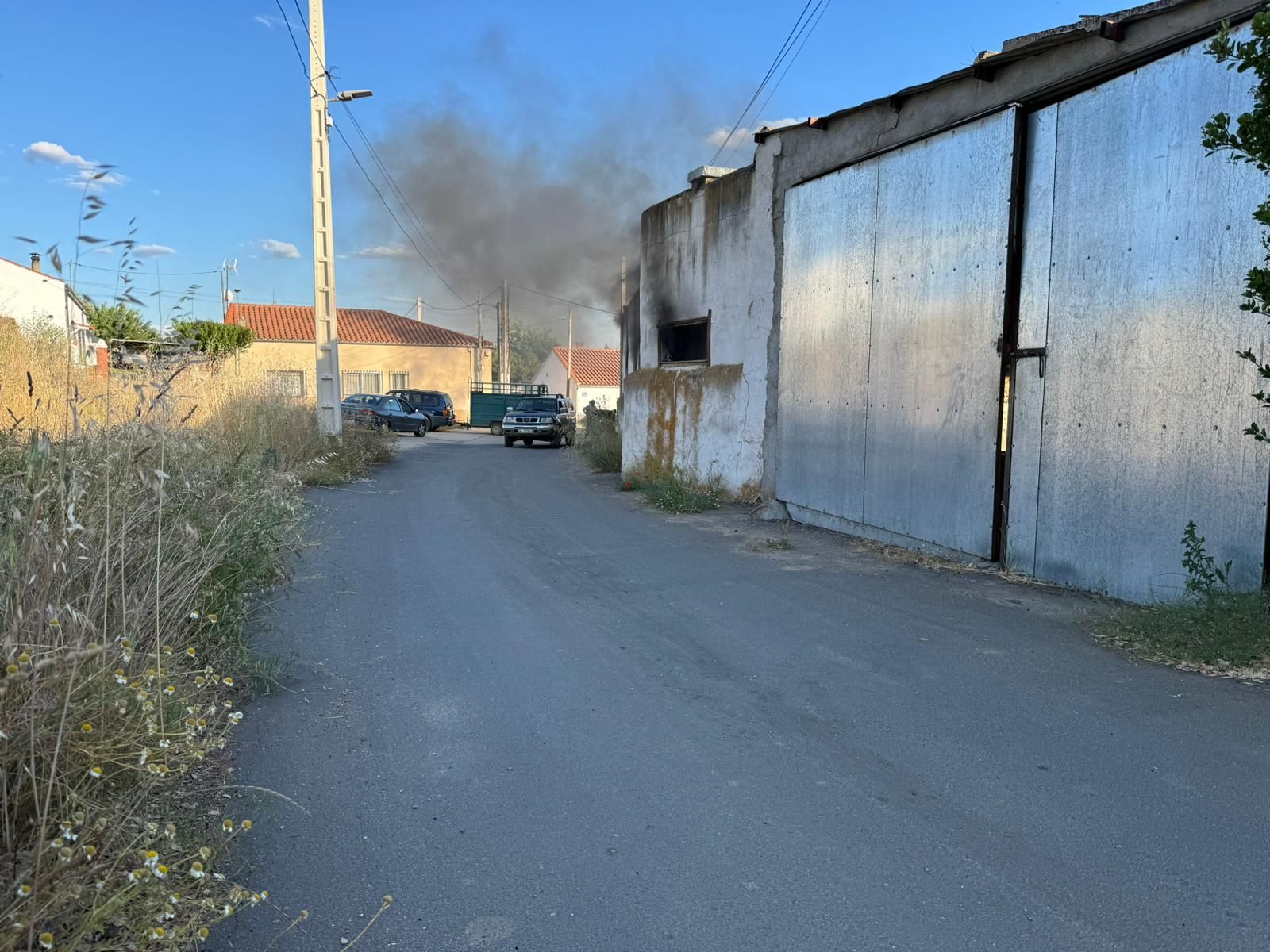 Arde un tractor en una nave en Monterrubio de la Sierra