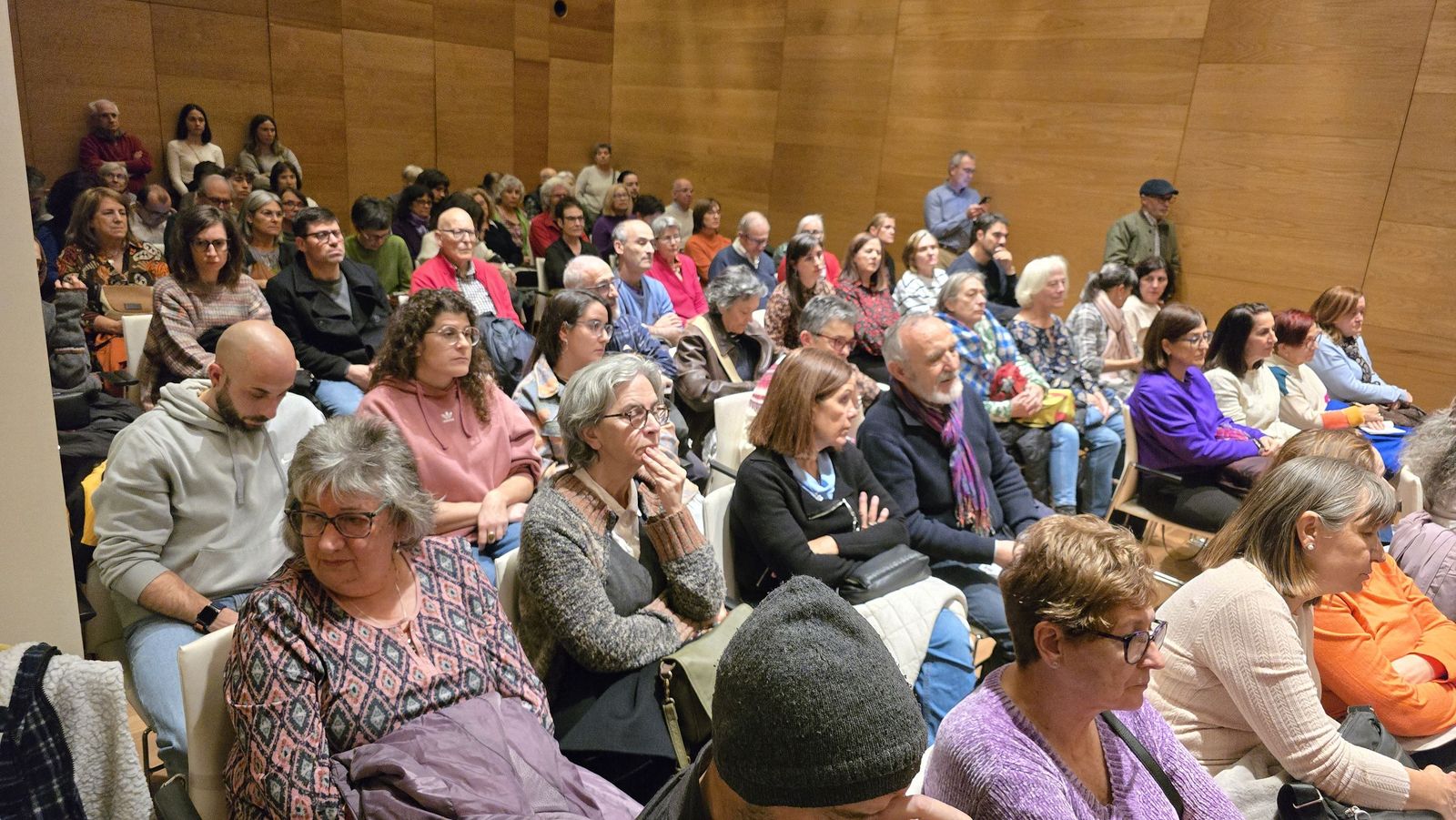Conferencia Violencia institucional contra las mujeres desde el Franquismo hasta hoy