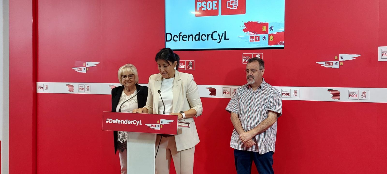 Los procuradores socialistas Inmaculada García Rioja, Ana Sánchez y José Ignacio Martín Benito