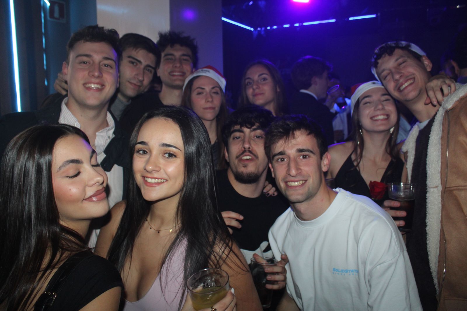 El Fin de Año Universitario continua por los bares de la capital del Tormes tras las doce campanadas