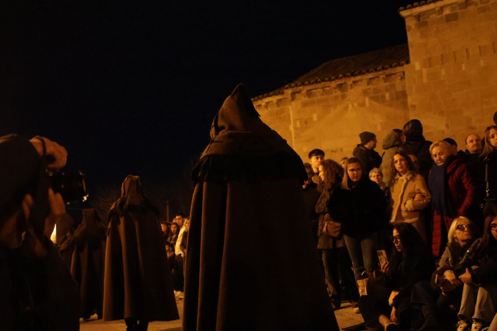 GALERÍA | Revive en imágenes la procesión de las Capas Pardas