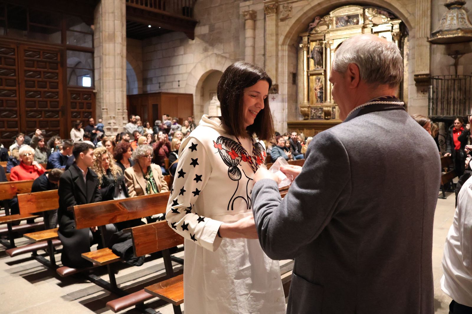 GALERÍA | Entrada de nuevos hermanos a la Cofradía de la Vera Cruz