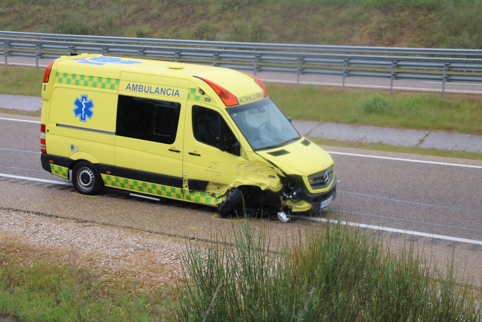 Herida una mujer tras una colisión entre un coche y una ambulancia