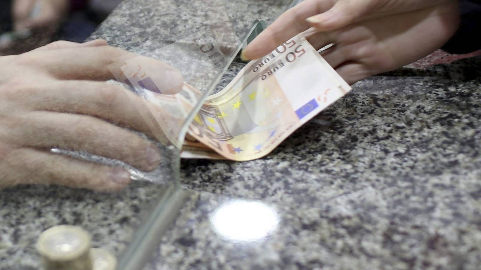 Bbva suprime el servicio de dinero en efectivo en la ventanilla de sus oficinas Bbva suprime el servicio de dinero en efectivo en la ventanilla de sus oficinas