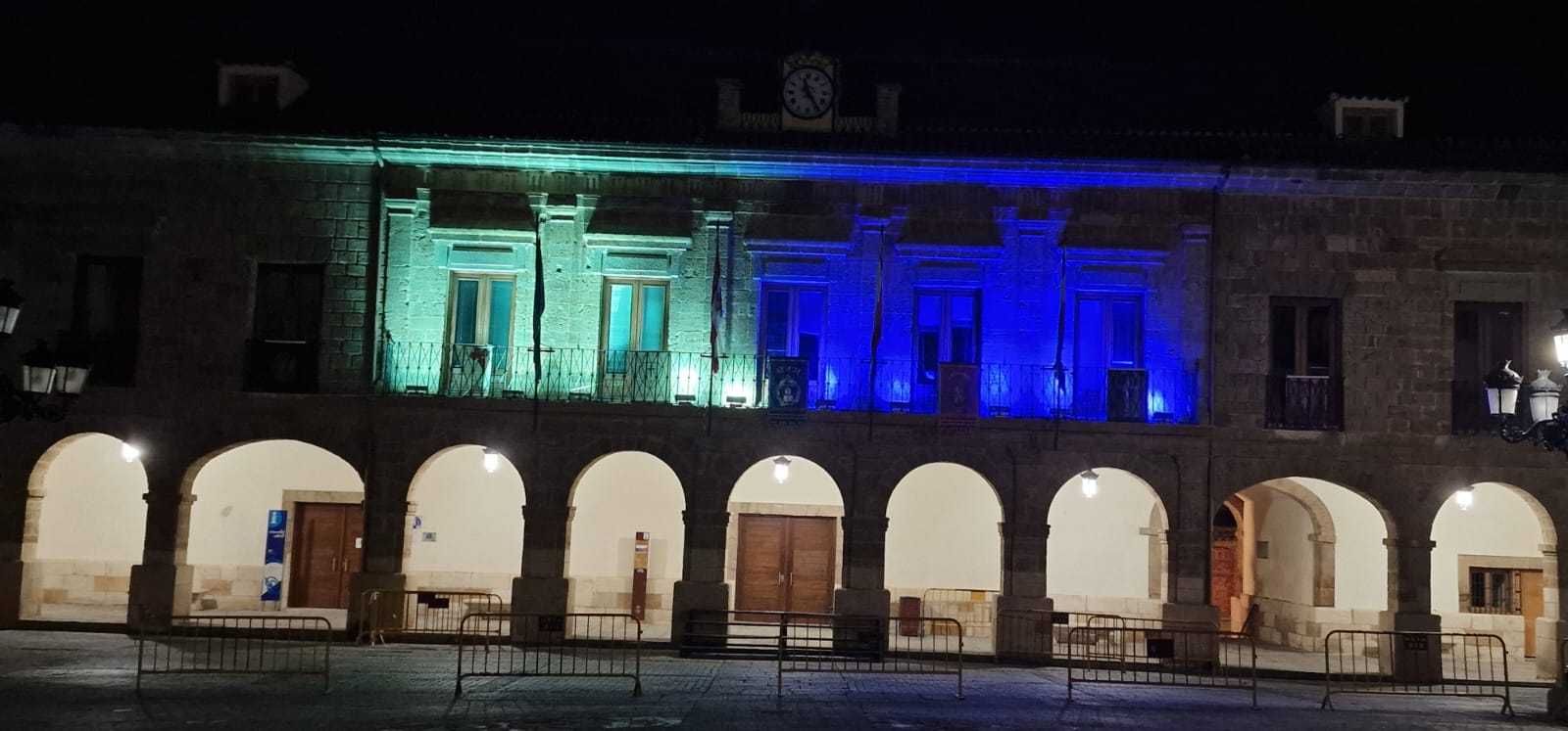 Ayuntamiento de Benavente iluminado