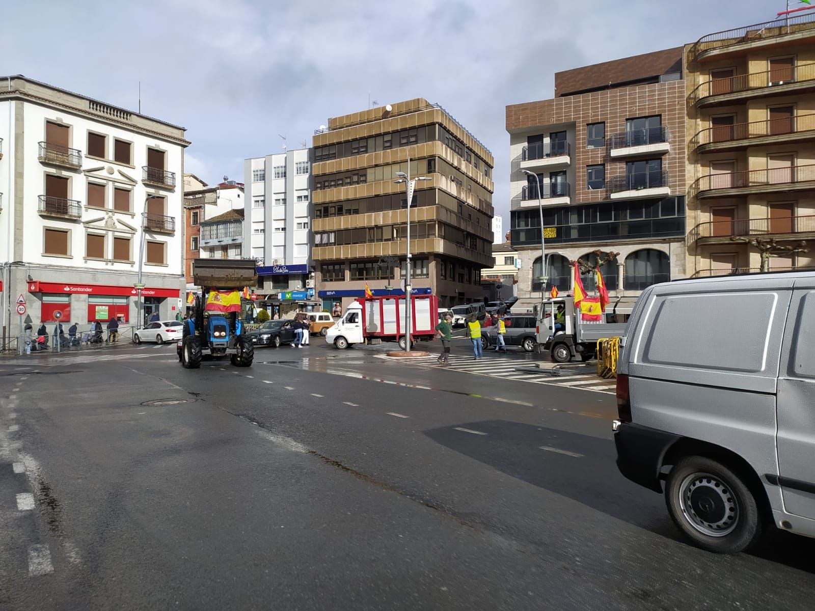 Béjar acoge una marcha lenta de tractores en protesta por los saneamientos
