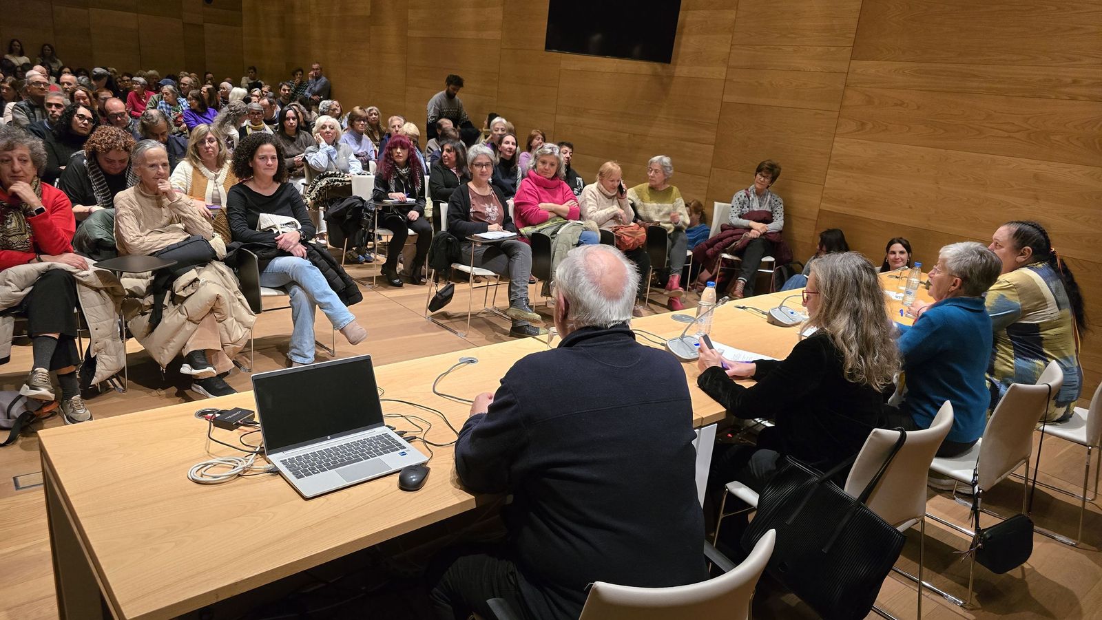 Conferencia Violencia institucional contra las mujeres desde el Franquismo hasta hoy